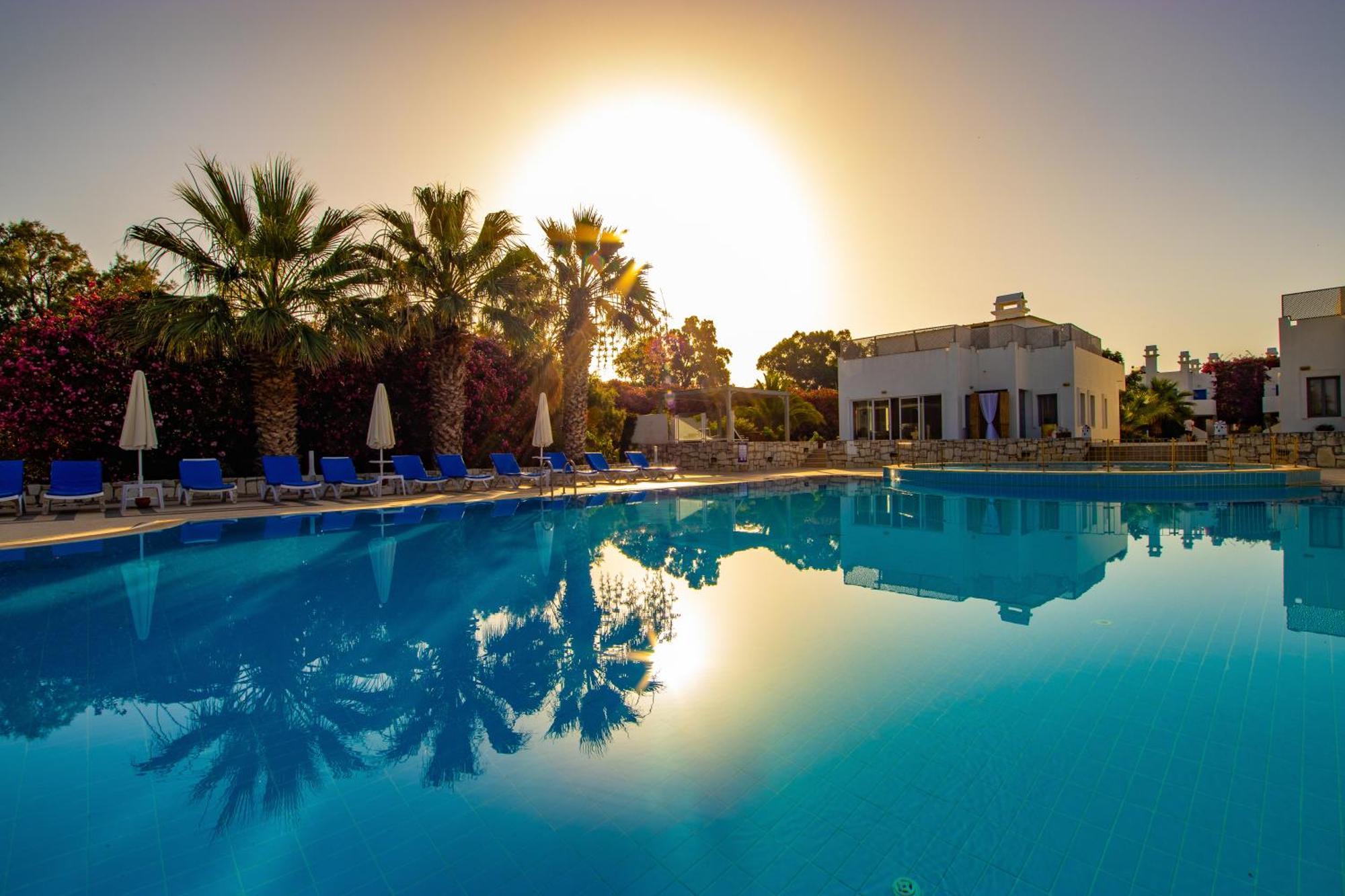 Ladonia Hotels Zemda Guemuesluek Bagian luar foto